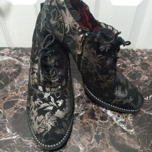 L'ARTISTE by Spring Step Lace up heel oxford Size 10